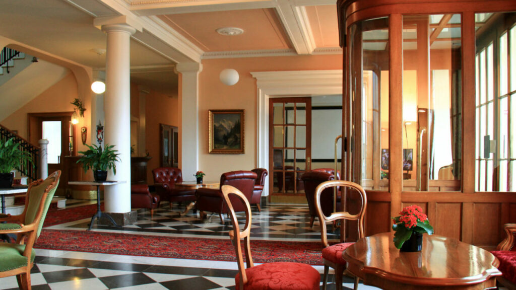 Art Deco Lobby Hotel Royal 1 1280x720